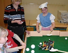 Roboter beim Schulfest einer Grundschule 2004